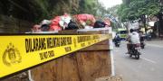 Jadi Penyebab Kecelakaan, Bak Sampah di Cikupa Dipasang Garis Polisi