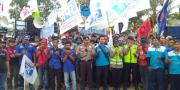 Tentram, Demo Buruh di Disnaker Tangerang Diiringi Lantunan Asmaul Husna