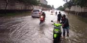 Ruas Jalan Kawasan Industri Olex Balaraja Terputus Banjir