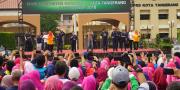 Gelorakan Hidup Sehat, Masyarakat Tangerang Tumpah Senam Bareng Jokowi di HKN 