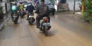 Hati-hati! Jalan Rusak di Tangerang Saat Musim Hujan