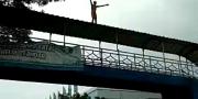 Astagfirullah! Pria Ini Coba Bunuh Diri di Jembatan Tanah Tinggi