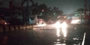 Banjir & Truk Mogok, Jalan Raya Serang Cikupa Lumpuh