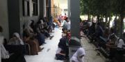 Ratusan Pendaftar PPDB di SMAN 14 Tangerang Antre Sejak Subuh