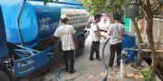 PDAM Tirta Kerta Raharja Bantu Air Bersih Warga Sudirman