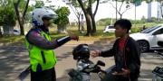 Tolak Ditilang, Pengendara Tanpa SIM Malah Ceramahi Polisi di Serpong