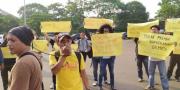 Diintimidasi Oknum Ormas, Jurnalis Tangsel Gelar Aksi Solidaritas di Polres Tangsel