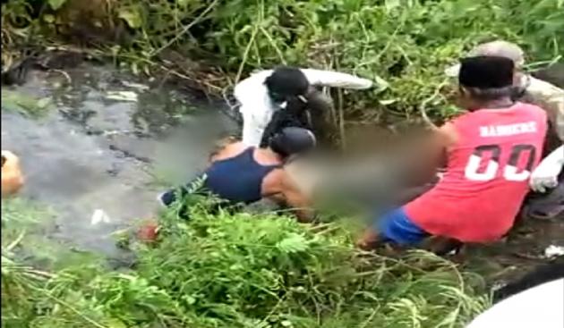 Mayat Pria Terikat dalam Karung Ditemukan di Persawahan Mayat Pria Terikat dalam Karung Ditemukan di Persawahan