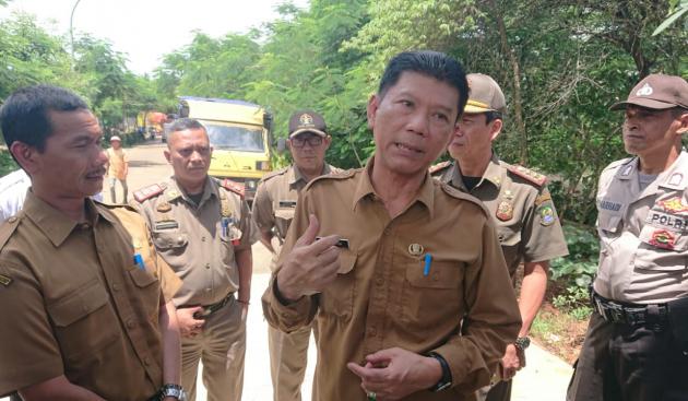 Diduga Dibekingi Oknum Truk Luar Daerah Leluasa Buang Diduga Dibekingi Oknum Truk Luar Daerah Leluasa Buang