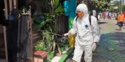 Rumah Korban Suspect Corona Pasar Kemis Disemprot Disinfektan