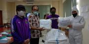 Supporter Persita Tangerang Berikan Puluhan APD ke Dinsos