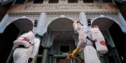 Jelang Dibuka, Masjid Al-Azhom Disemprot Disinfektan