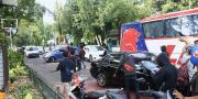 Mobil Plat Merah Nyaris Diamuk Mahasiswa di Tangerang