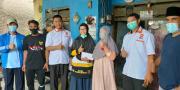 Dapat Donasi dari PKS, Masiah Menangis di Batuceper Tangerang 