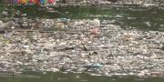 Sampah Menumpuk di Cisadane Tangerang