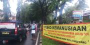 Warga Terdampak Gusuran Tol Turun ke Jalan Minta Bantuan di Pengadilan Tangerang