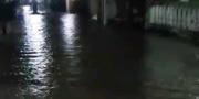 Banjir di Perumahan Saribumi Binong Sampai Masuk ke Rumah, Warga Ngungsi ke Kantor RW