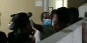Viral Video Warga Gerebek Ayah Diduga Perkosa Anak Tiri di Kampung Sawah Tangsel