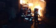 Toko Bangunan di Tangsel Kebakaran, Satu Petugas Pemadam Dilarikan ke IGD