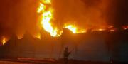 19 Jam Pabrik Korek di Pakuhaji Tangerang Masih Terbakar