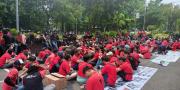 Ajukan Tuntutan, Ratusan Pekerja Geruduk Kantor J&T di TangCity Tangerang