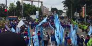 Tolak Penetapan UMK, Ratusan Buruh Tangsel Meluncur ke Kantor Gubernur Banten