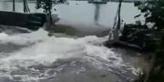 Terjangan Banjir Rob Robohkan Pagar Pembatas Kawasan Wisata Ancol