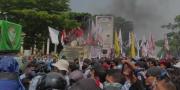 Sempat Damai, Ribuan Buruh Kembali Demo  Gubernur Banten