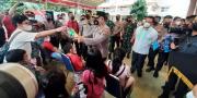 Tinjau Vaksinasi di Kota Tangerang, Kapolda Metro: Dosis 1 dan 2 di Atas 100%