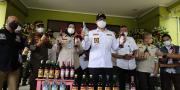 6.420 Botol Miras Disita dari Gudang Tersembunyi di Setu Tangsel