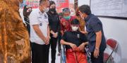 Forum TJSL Kota Tangerang Fasilitasi Bantuan Kursi Roda