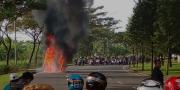 Mobil Hyundai Ludes Terbakar di Greenwich BSD Tangerang