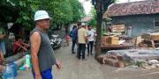 Rumah Warga di Mekarbaru Tangerang Roboh, 14 Orang Terdampak