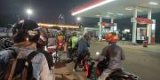 Beli BBM di Tangerang Selalu Antre, Petugas Sarankan Isi Pertalite Siang