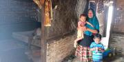 Dicerai Suami Kawin Lagi, Janda Anak 5 Tinggal di Rumah Bilik Sukamulya Tangerang Butuh Bantuan
