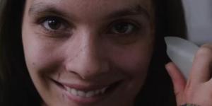 Teror Senyuman Membuat Orang Bunuh Diri, Ini Sinopsis Film Smile yang Bikin Jantungan