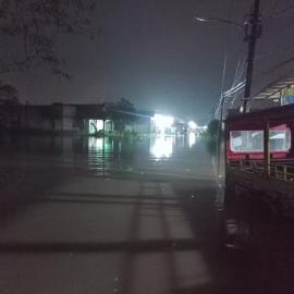 Jalan Raya Cisoka-Jeungjing Tangerang Banjir, Banyak Motor Mogok