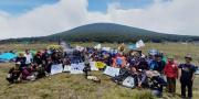 Ratusan Pendaki se-Tangerang Raya Bersih-bersih Sampah di Gunung Gede Pangrango
