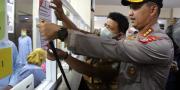 Polisi Sisir Apotek di Kota Tangerang Pastikan Tidak Jual 5 Obat Sirup yang Dilarang BPOM