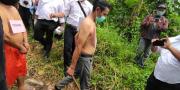 Rekonstruksi Pembunuhan Sopir Angkot di Tangerang, Pelaku Tusuk Korban 6 Kali