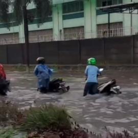 Hujan Sebentar, Kawasan Industri Cikupa Mas Tangerang Terendam Banjir