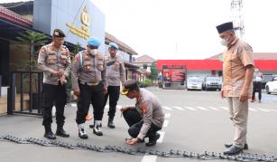 Buntut Aksi Bom Bunuh Diri, Ojol Antar Pesanan Dilarang Masuk Kantor Polisi Tangerang