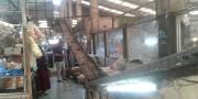 Besi Penyangga Kabel Listrik Pasar Bonang Tangerang Ambruk, Nyaris Timpa Warga