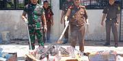 8.880 Bungkus Rokok Tanpa Cukai Dibakar Kejari Tangerang