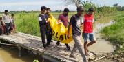 Mayat Bayi Laki-laki 1 Tahun Ditemukan Membusuk di Bantaran Kali Kronjo Tangerang